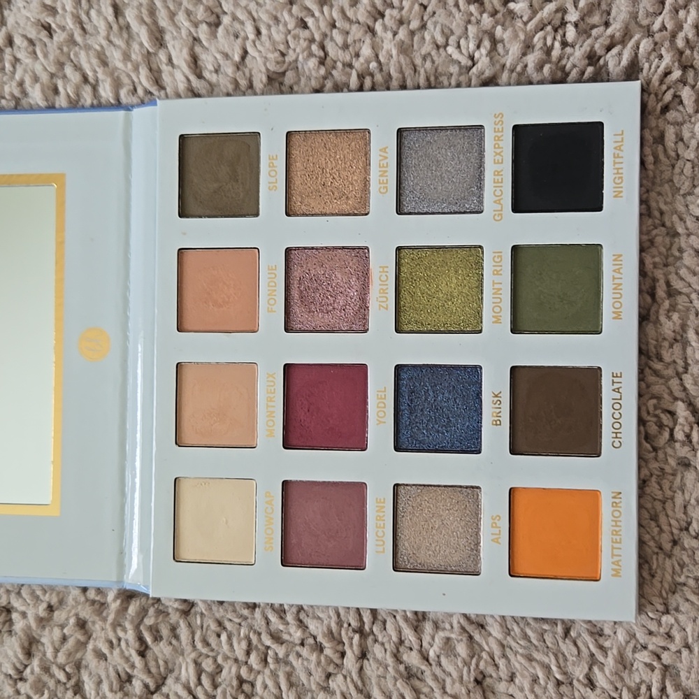 BH Cosmetics Smitten in Switzerland Pallete